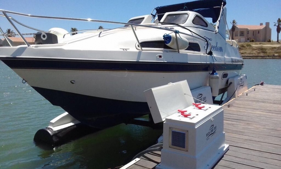 New 2000kg/4400lb Boat Lift Installed in Port Owen